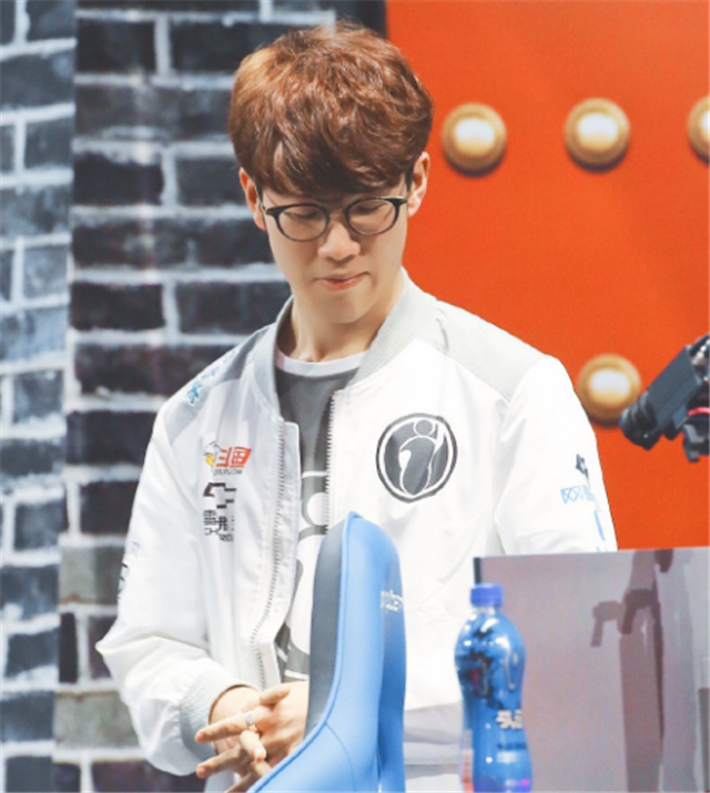 避免关键团 避免关键团